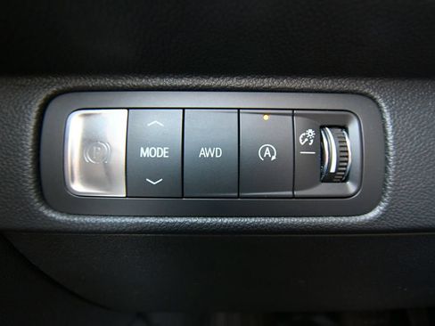 Used 2024 Chevrolet Traverse LT AWD/4WD image 21