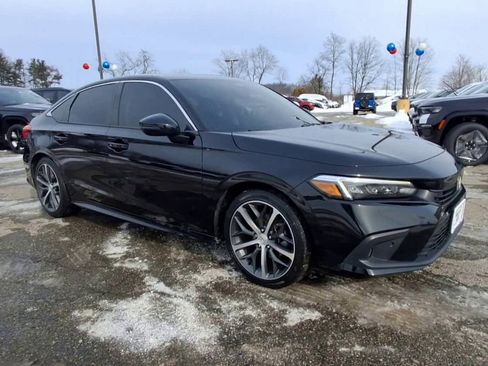 Used 2023 Honda Civic Touring image 2