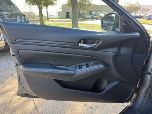 Used 2025 Nissan Altima 2.5 SV image 18