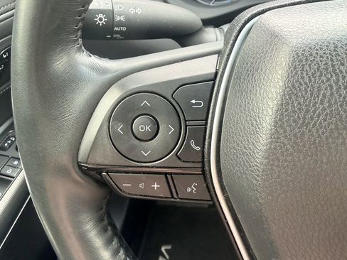 Used 2021 Toyota Venza Limited w/ Carpet Mat Package (TMS) image 17