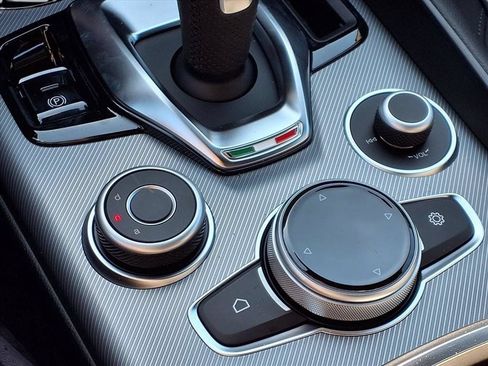 New 2025 Alfa Romeo Giulia w/ Driving Assist Package RWD image 17