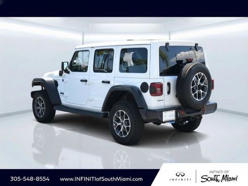 Used 2024 Jeep Wrangler Willys image 4
