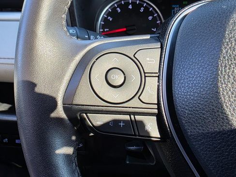 Used 2020 Toyota RAV4 XLE Premium image 32