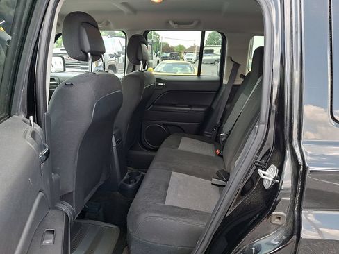 Used 2017 Jeep Patriot Latitude AWD/4WD image 14
