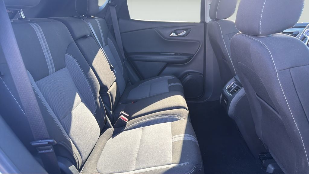 Used 2025 Chevrolet Blazer LT FWD image 10
