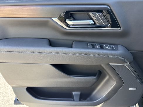 New 2026 GMC Yukon XL Denali w/ Denali Reserve Package image 14