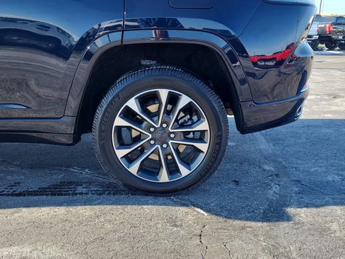 Used 2022 Jeep Grand Cherokee Overland w/ Advanced Protech Group III image 11