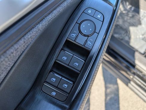 Used 2023 Nissan Rogue SV AWD/4WD image 16
