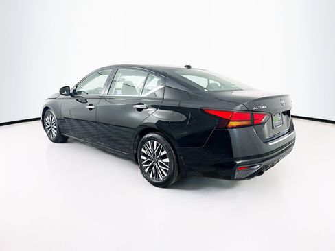 Used 2023 Nissan Altima 2.5 SV w/ SV Premium Package image 5