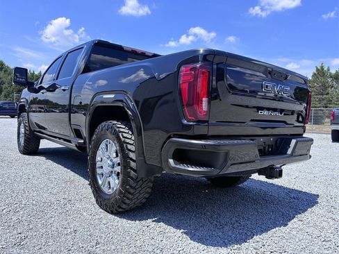 Used 2022 GMC Sierra 2500 Denali w/ Denali Black Diamond Edition AWD/4WD image 7
