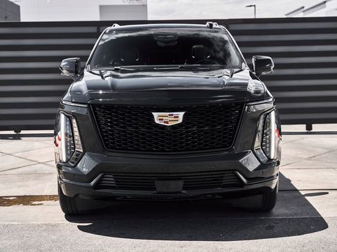 Used 2025 Cadillac Escalade ESV Sport AWD/4WD image 14