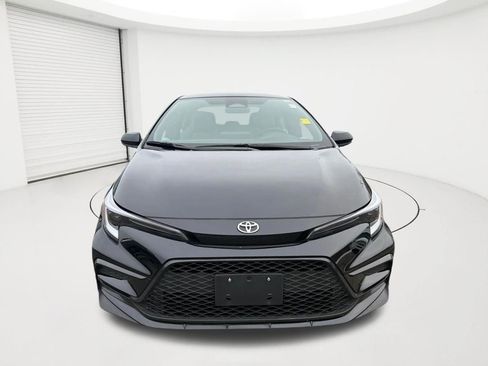 Used 2025 Toyota Corolla SE image 2