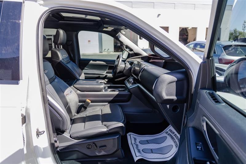 Used 2025 Ford Expedition Platinum w/ Stealth Appearance Package AWD/4WD image 28