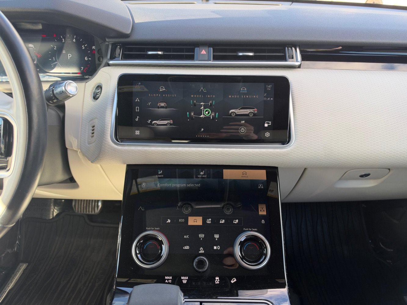 Used 2021 Land Rover Range Rover Velar R-Dynamic S AWD/4WD image 14
