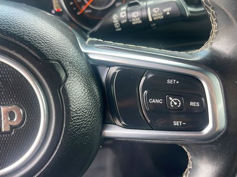 Used 2019 Jeep Wrangler Unlimited Sahara AWD/4WD image 16