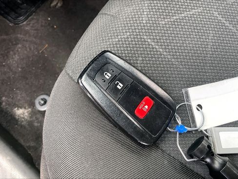 Used 2024 Toyota RAV4 XLE FWD image 14