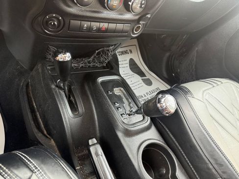Used 2016 Jeep Wrangler Sport AWD/4WD image 11