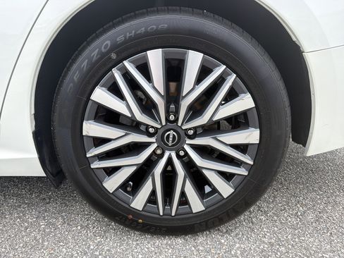 Used 2024 Nissan Altima 2.5 SV FWD image 23