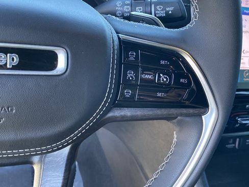 Used 2023 Jeep Grand Cherokee Overland w/ Luxury Tech Group IV image 40