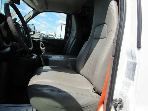 Used 2015 Chevrolet Express 2500 RWD image 29