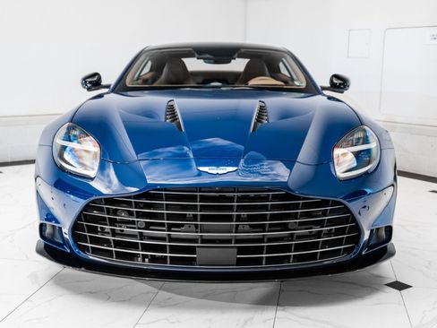 Used 2025 Aston Martin Vanquish image 7