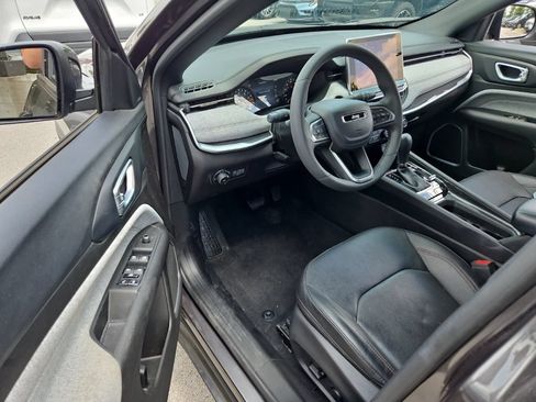 Used 2023 Jeep Compass Latitude AWD/4WD image 6