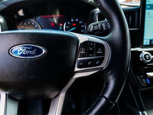 Used 2023 Ford Explorer Limited w/ Limited Technology Package RWD image 16
