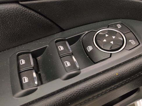 Used 2019 Ford Explorer XLT image 27