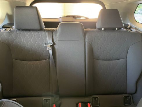 Used 2025 Toyota Corolla Cross LE image 36