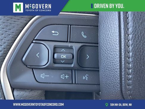 Used 2025 Toyota Tacoma TRD Sport AWD/4WD image 19