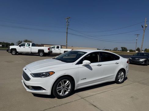 Used 2018 Ford Fusion SE w/ Equipment Group 602A image 3
