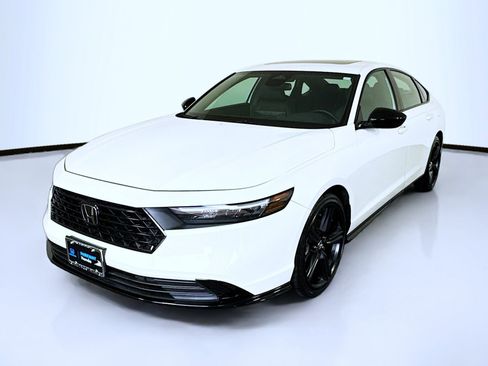 Used 2023 Honda Accord Sport image 3