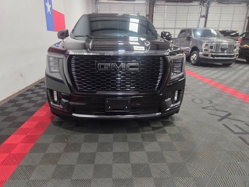 Used 2023 GMC Yukon XL Denali Ultimate AWD/4WD image 4