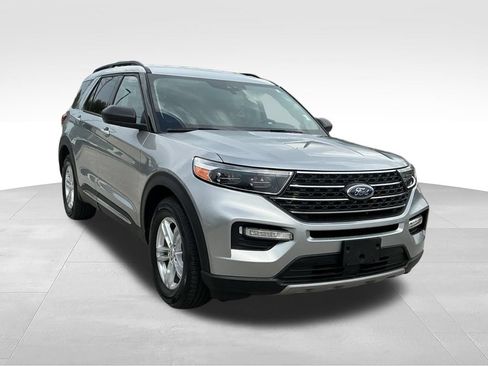 Used 2023 Ford Explorer XLT w/ Equipment Group 202A RWD image 16
