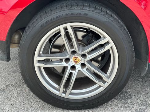 Used 2018 Porsche Macan AWD/4WD image 26