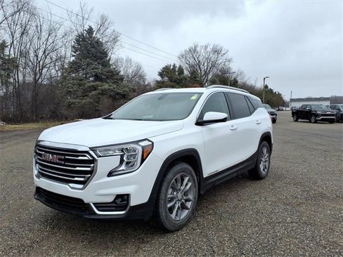 Used 2024 GMC Terrain SLT image 3