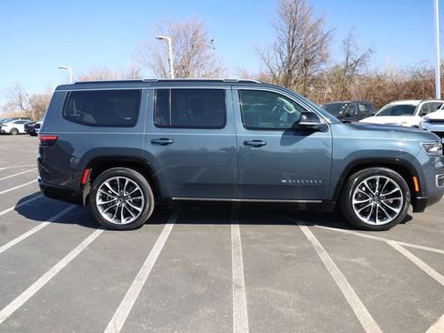 Used 2023 Jeep Wagoneer Series III w/ Premium Group I image 3