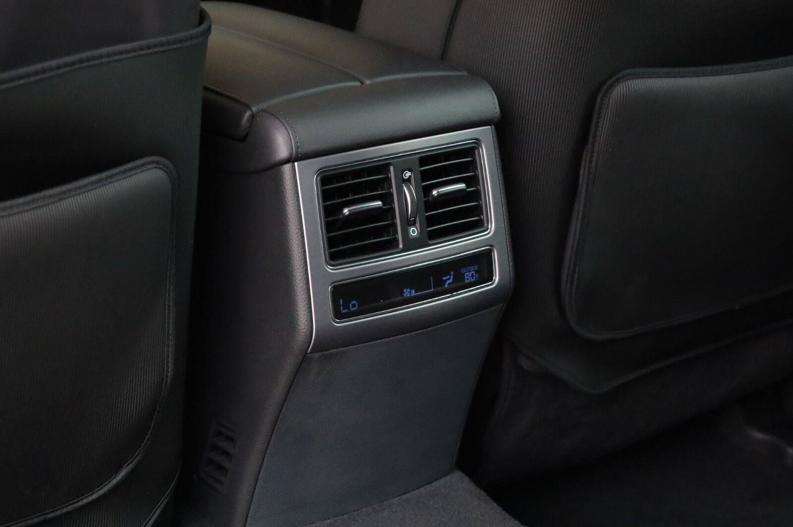 Used 2015 Hyundai Equus Signature RWD image 22