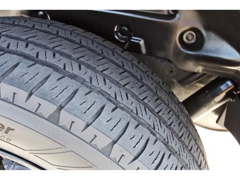 Used 2024 Jeep Wrangler Unlimited Sahara AWD/4WD image 31
