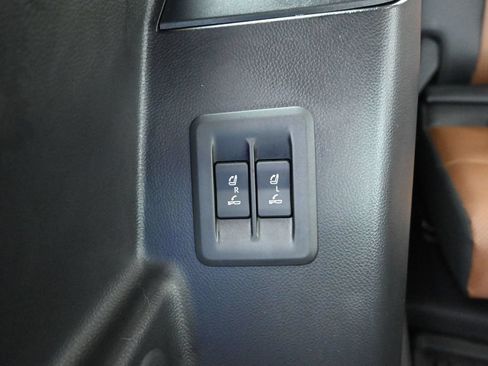 Used 2026 Lexus GX 550 w/ Accessory Package (2T) AWD/4WD image 32