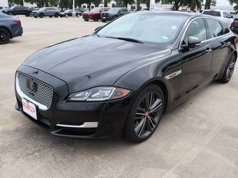 Used 2019 Jaguar XJ L Supercharged RWD image 6