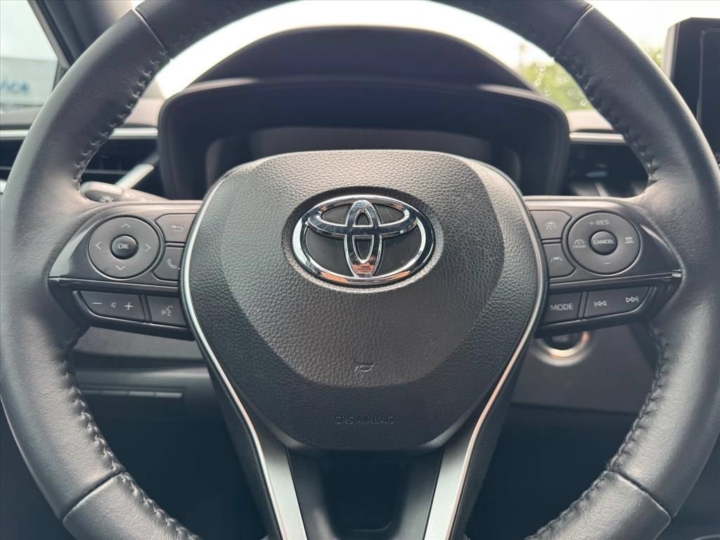 Used 2025 Toyota Corolla SE FWD image 15