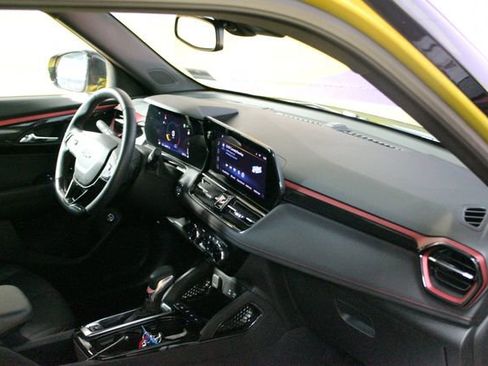 Used 2025 Chevrolet TrailBlazer RS w/ Convenience Package AWD/4WD image 12
