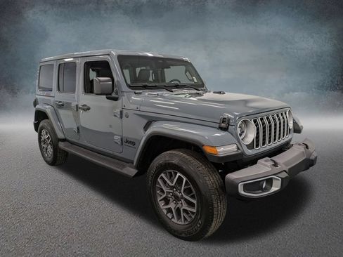 Used 2026 Jeep Wrangler Unlimited Sahara AWD/4WD image 3