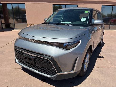 Certified 2025 Kia Soul LX FWD image 2