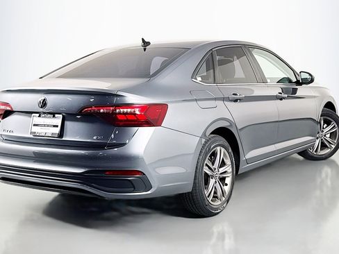 Used 2022 Volkswagen Jetta SE image 11