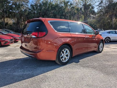 Used 2018 Chrysler Pacifica Touring Plus w/ Tire & Wheel Group image 4