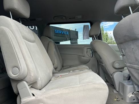 Used 2015 Nissan Quest SV FWD image 27