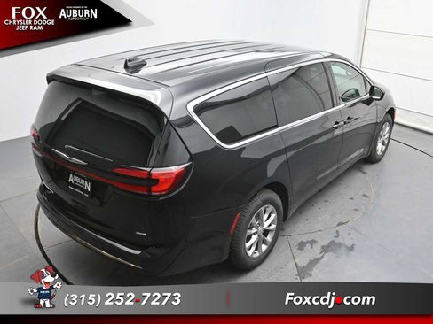 New 2026 Chrysler Pacifica Select AWD/4WD image 29