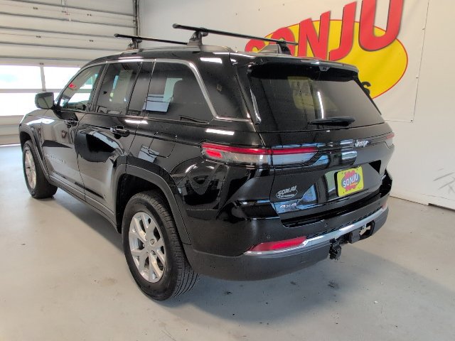 Used 2024 Jeep Grand Cherokee Limited w/ Luxury Tech Group II AWD/4WD image 3